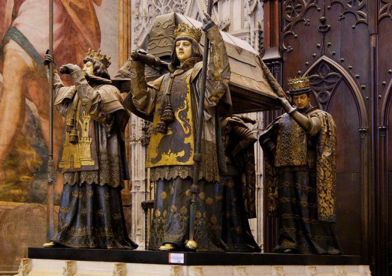 TUMBA DE COLÓN