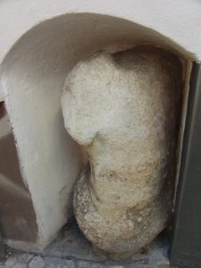 Hombre de piedra 768x1024